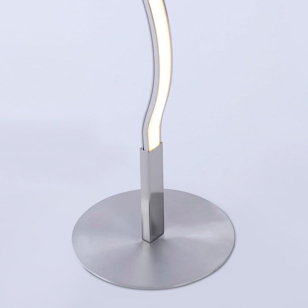 LED gulvlampe Wave stål 120 cm 10W varmhvit lys i bruk