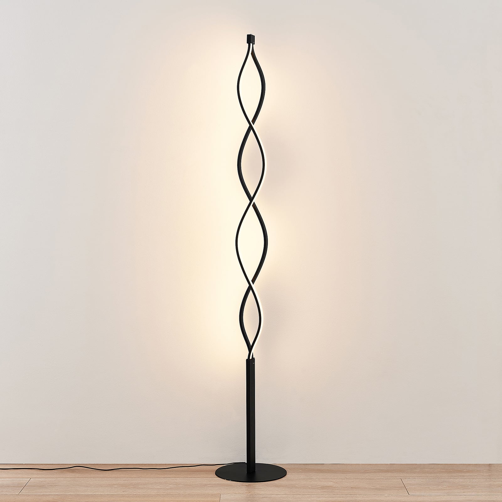 Detalj av dimmeknapp på LED gulvlampe Welina svart bølgeformet dimbar 150 cm