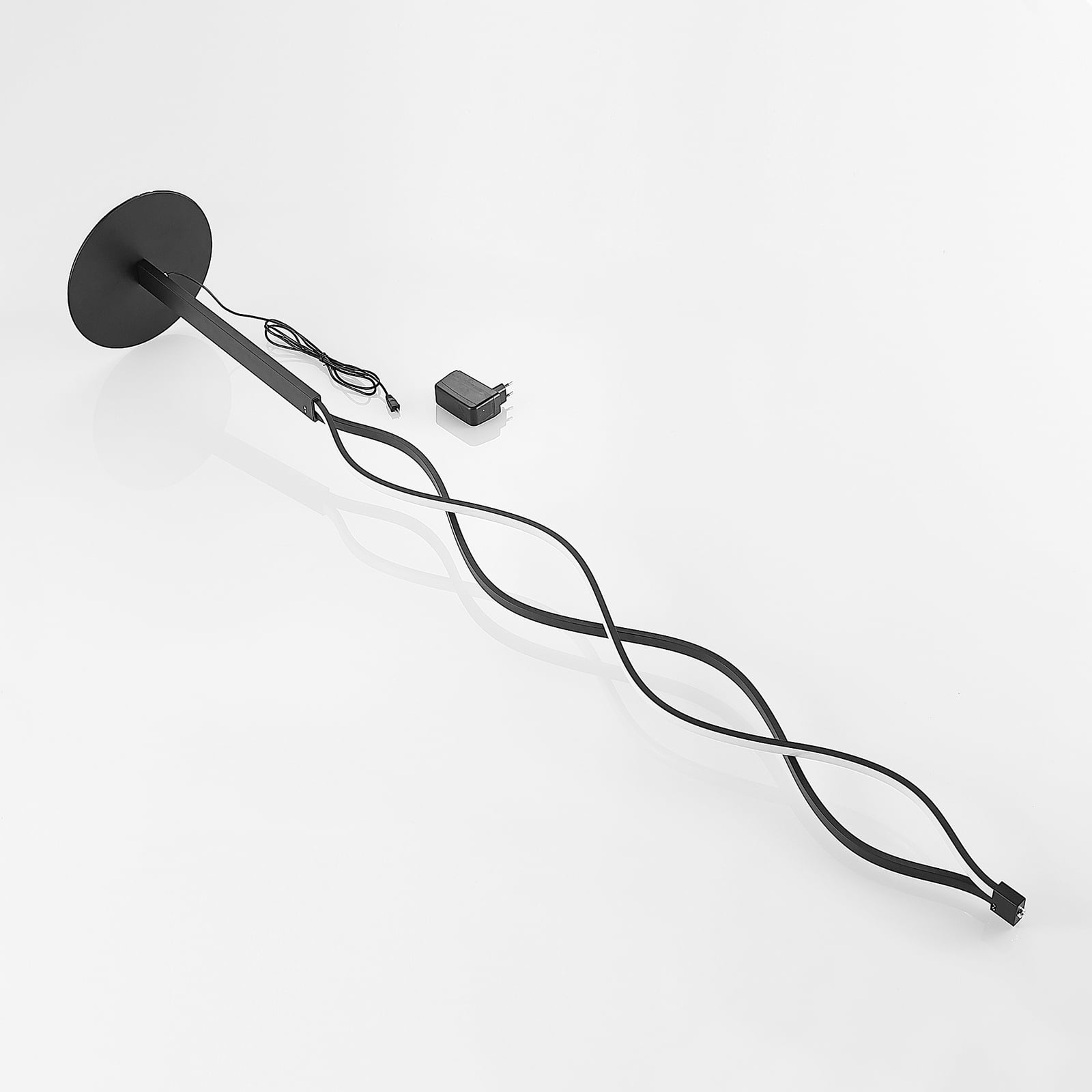 LED gulvlampe Welina svart bølgeformet dimbar 150 cm sett fra siden