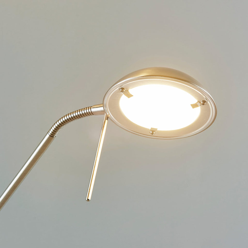 LED gulvlampe Yveta med justerbar leselysarm i matt nikkel