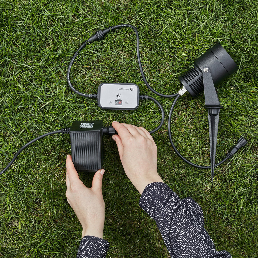 LED hagespot Garden 24 svart 9W dimbar med spyd IP44 krok for takrenne