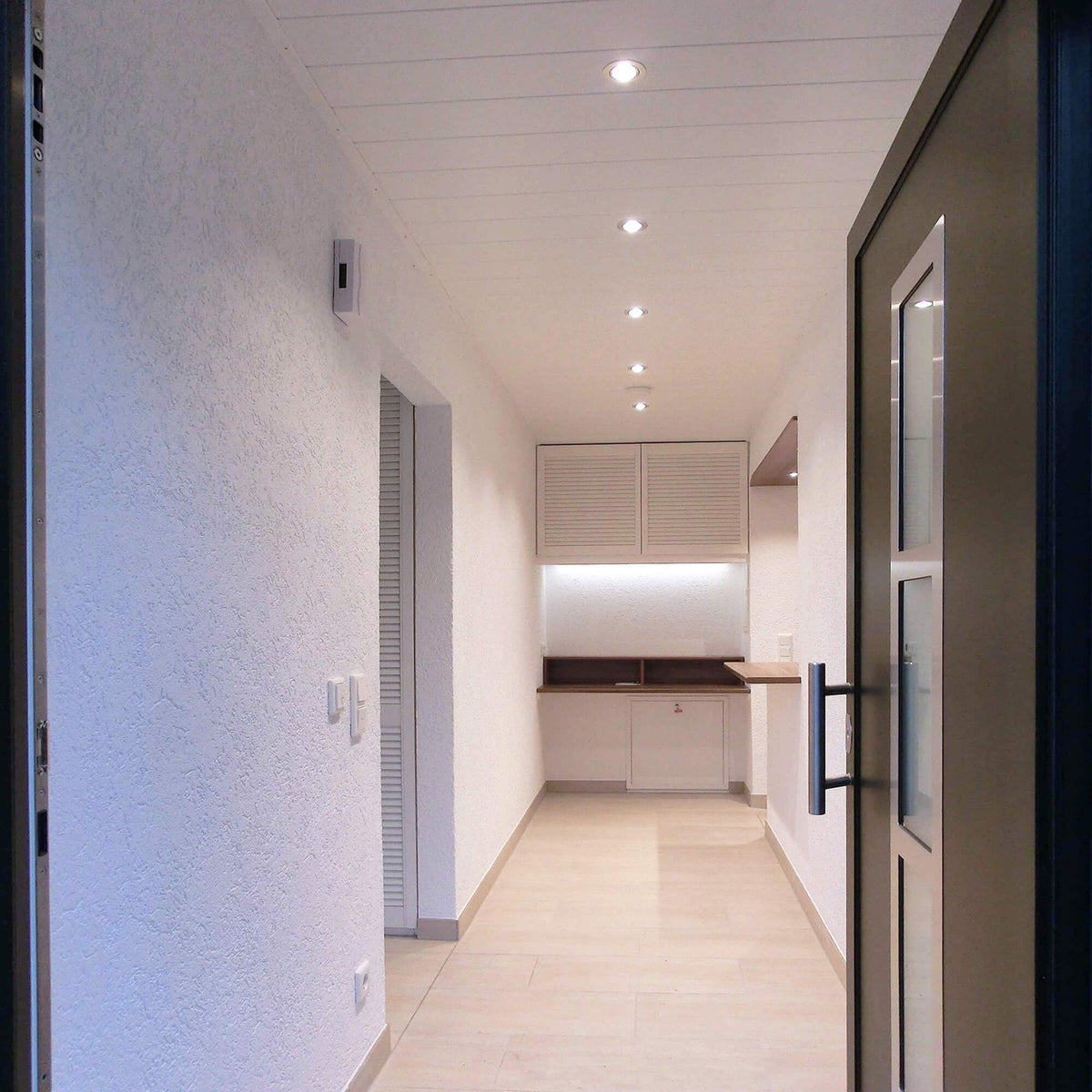 Detalj av LED innbyggingsspot Acrux dimbar CCT Ø17 cm sølv matt bryter
