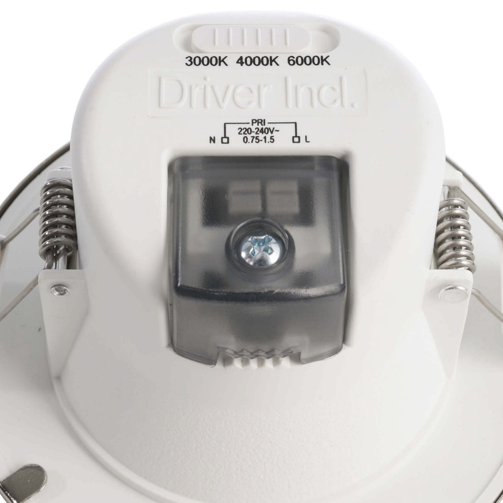 Nærbilde av LED innbyggingsspot Acrux dimbar CCT matt sølv Ø10 cm