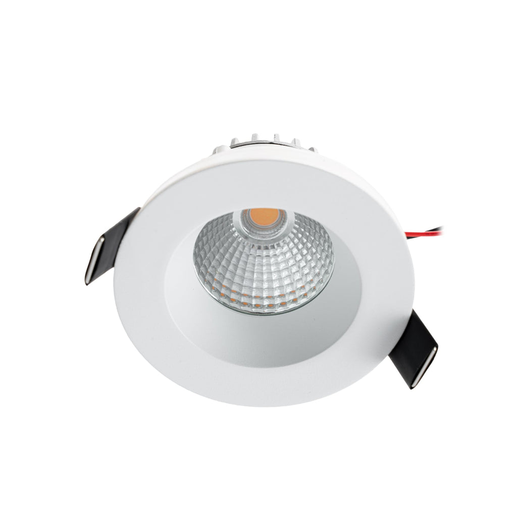 LED innbyggingsspot Aryx dimbar hvit IP65 6W 3000K Ø8,2 cm lys i mørke