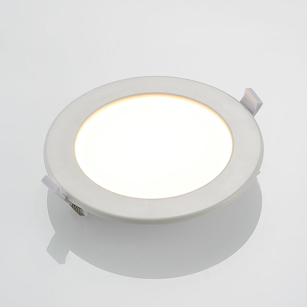 LED innbyggingsspot Cadance hvit Ø17 cm CCT IP44 3-pack i bruk