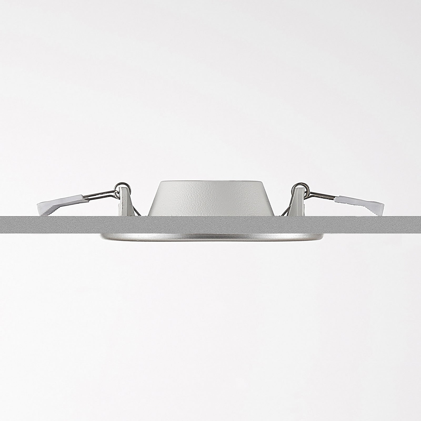 LED innbyggingsspot Cadance sølv 3-sett dimbar CCT IP44 lysdetalj