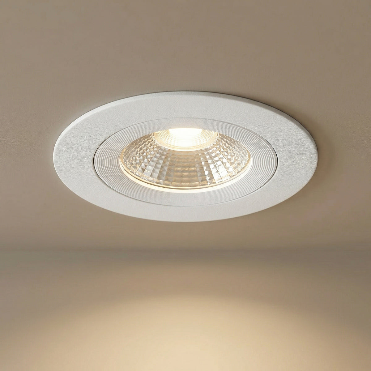 Detalj av LED innbyggingsspot Diled dimbar Ø8,5 cm 10W 3000K hvit