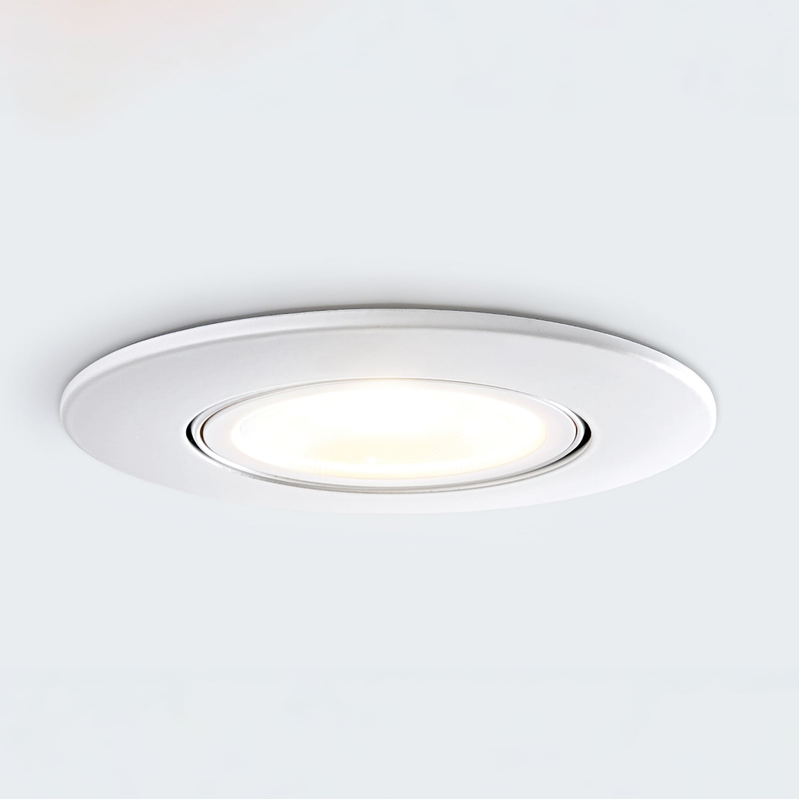 Montert LED innbyggingsspot DL8002 svingbar dimbar 8,5W IP65 fra Heitronic i tak