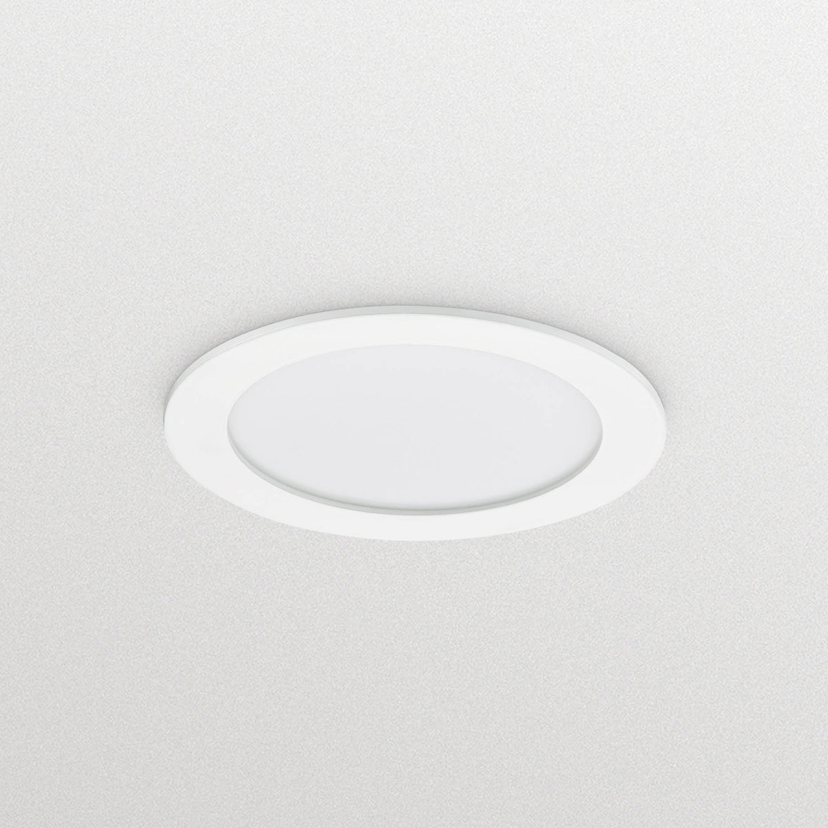 LED innbyggingsspot DN145B dimbar DALI IP44 13W 3000K Philips Professional forfra
