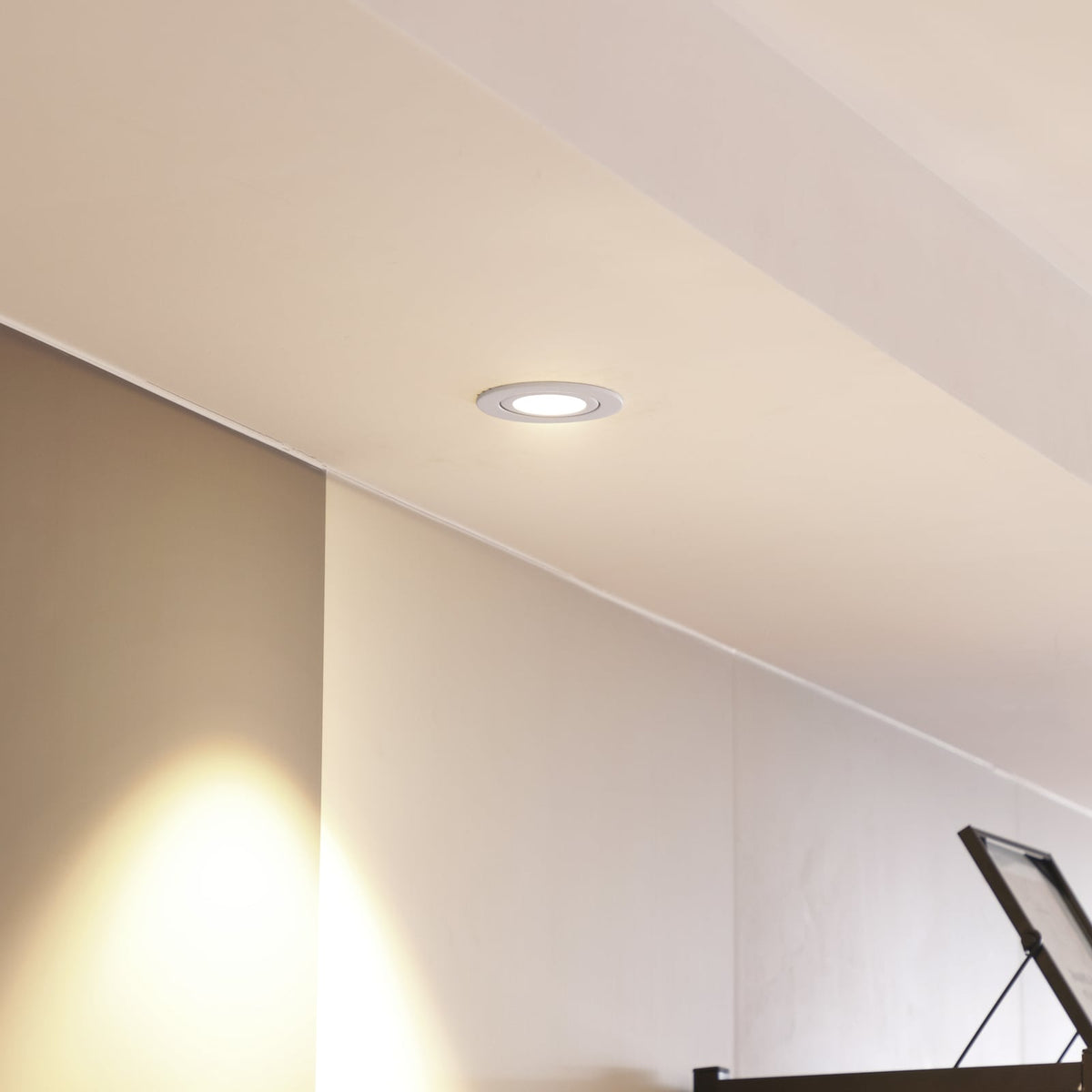 LED innbyggingsspot Jyra dimbar hvit IP65 2700K Ø8,2 cm bakside