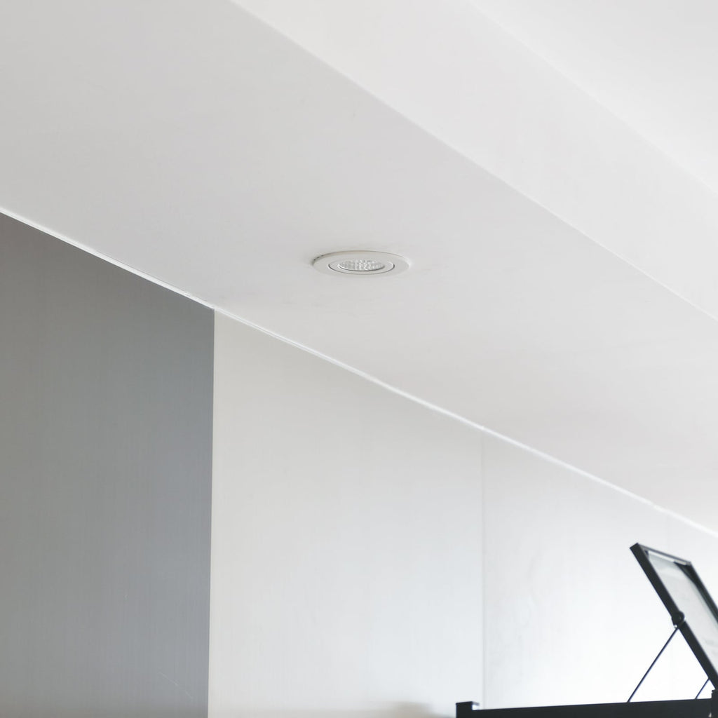 Detalj av LED innbyggingsspot Jyra dimbar hvit IP65 2700K Ø8,2 cm