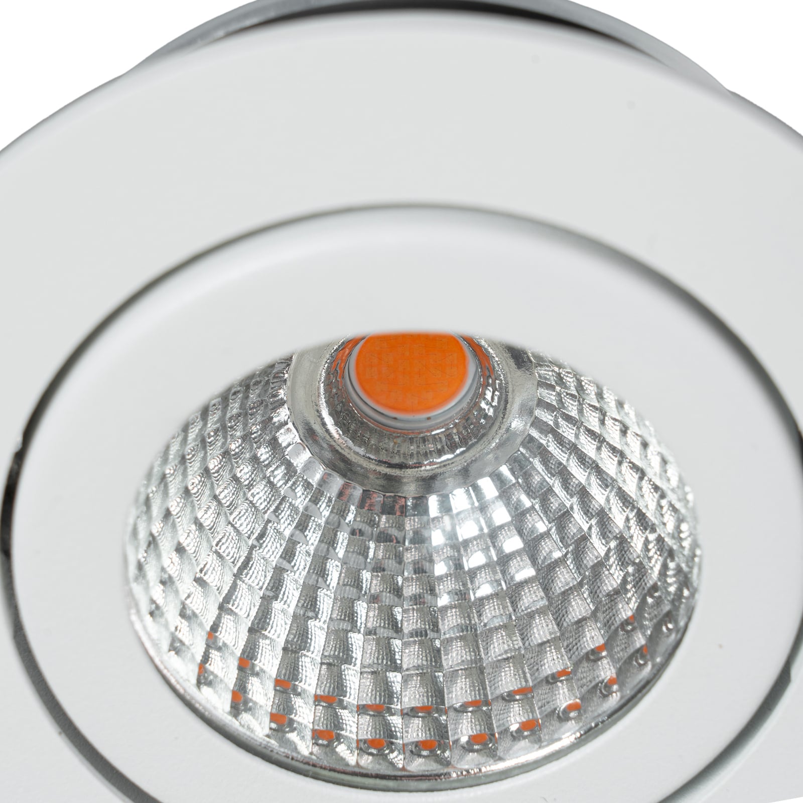 LED innbyggingsspot Jyra dimbar hvit IP65 2700K Ø8,2 cm detaljert design