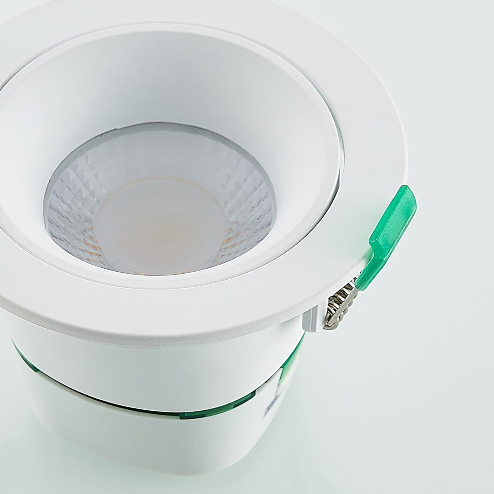 LED innbyggingsspot Katerin svingbar dimbar hvit IP44 pakket i 3-pakning