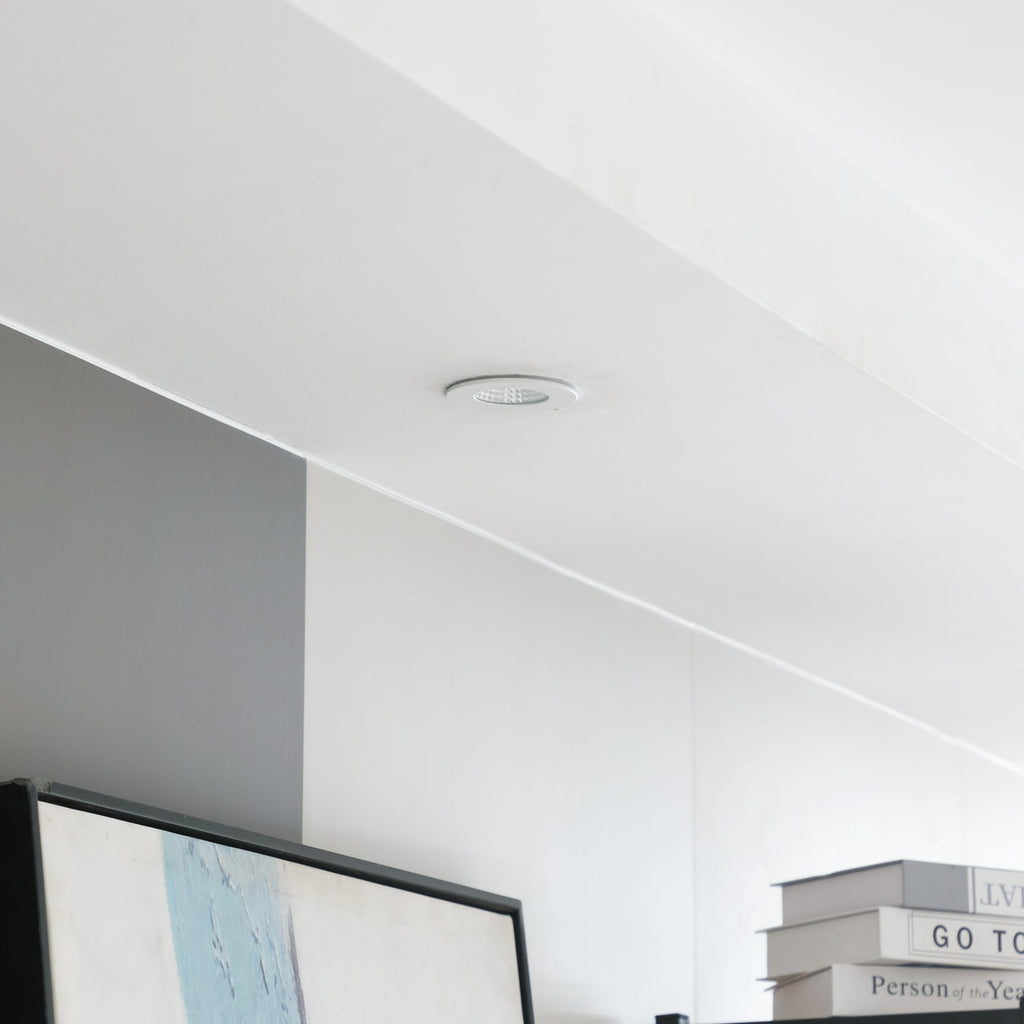 LED innbyggingsspot Lirin dimbar IP65 Ø7,9 cm 6W 2700K detalj av lampe