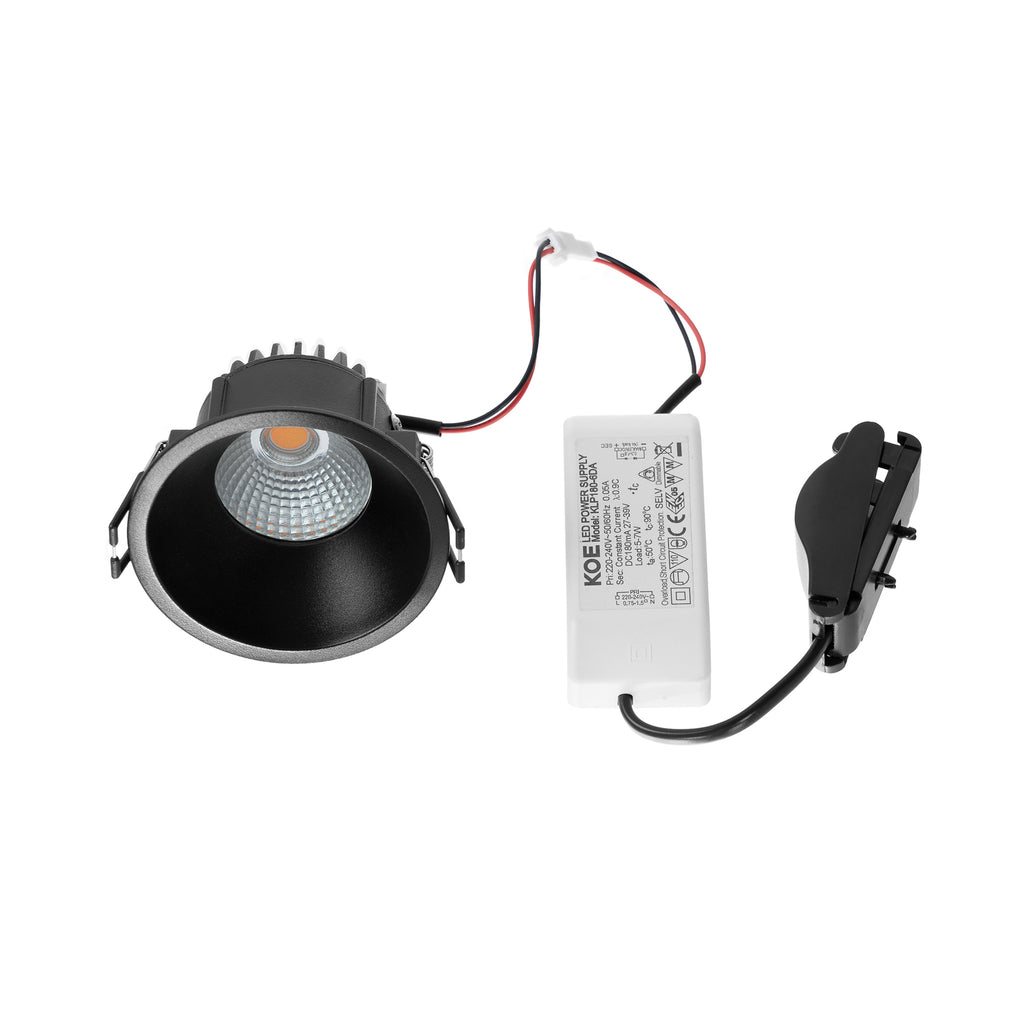 LED innbyggingsspot Niria dimbar svart 6W 2700K montert i tak
