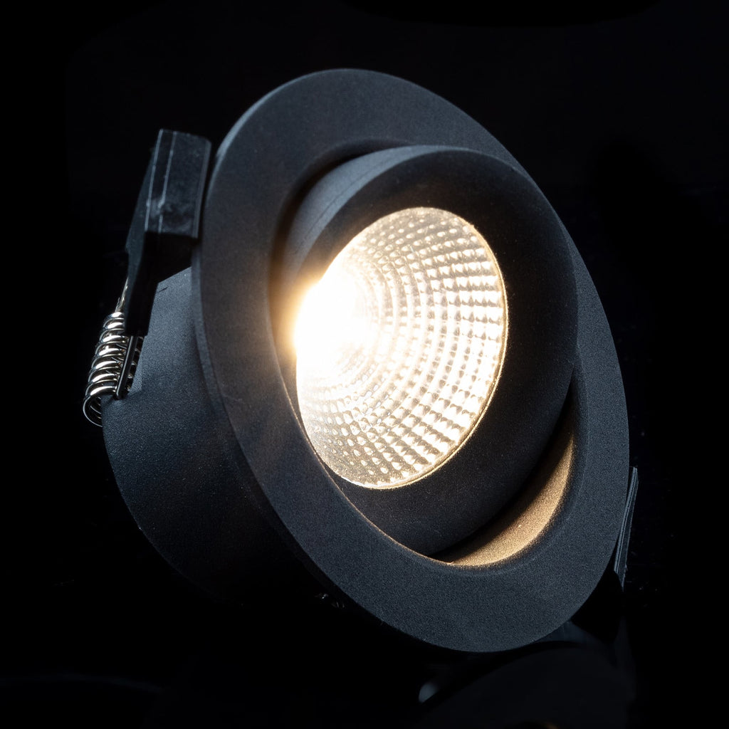 LED innbyggingsspot One 360° svart 8W 3000K IP44 dimbar montert i tak