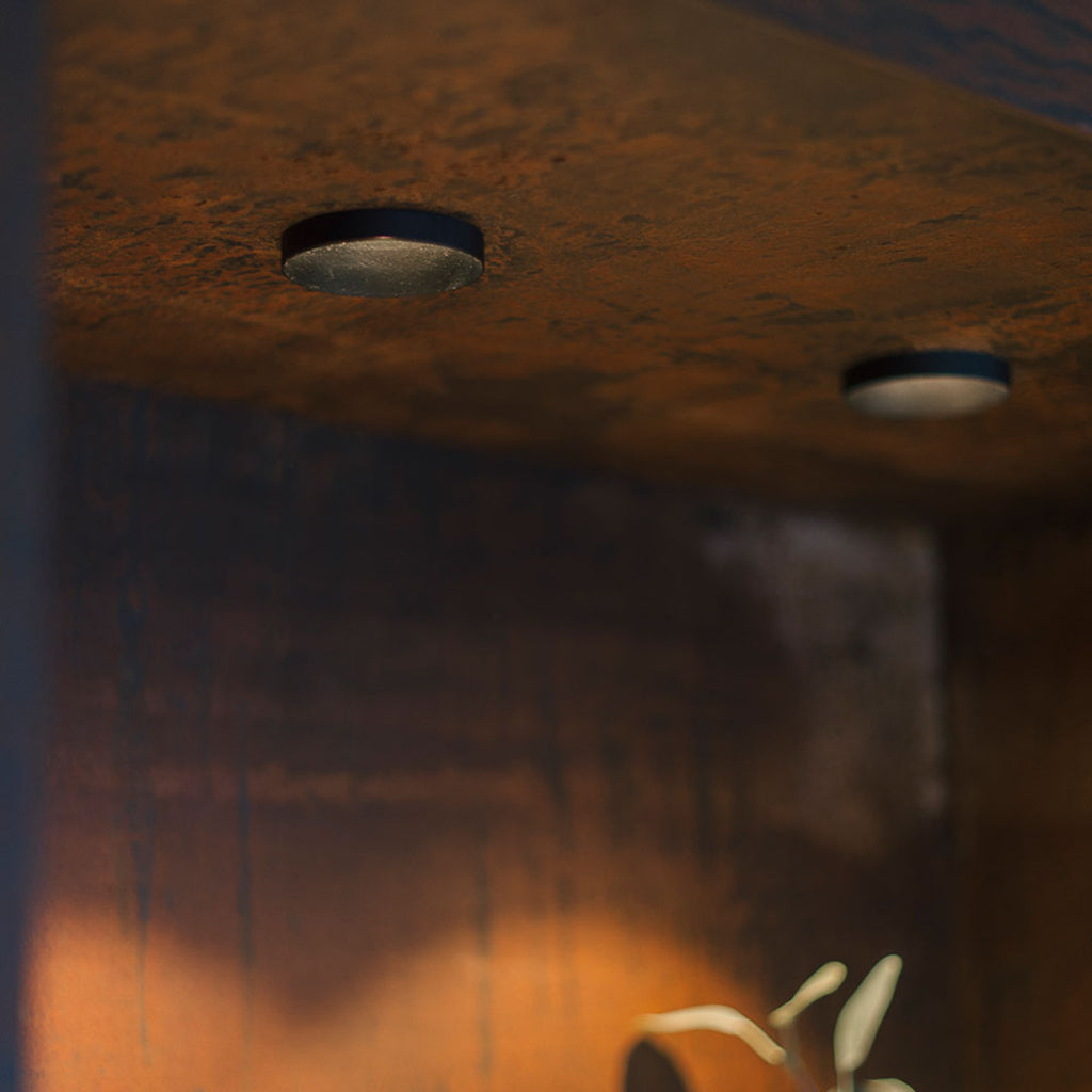 LED innbyggingsspot Owi dimbar IP54 svart Ø7 cm 9W detalj