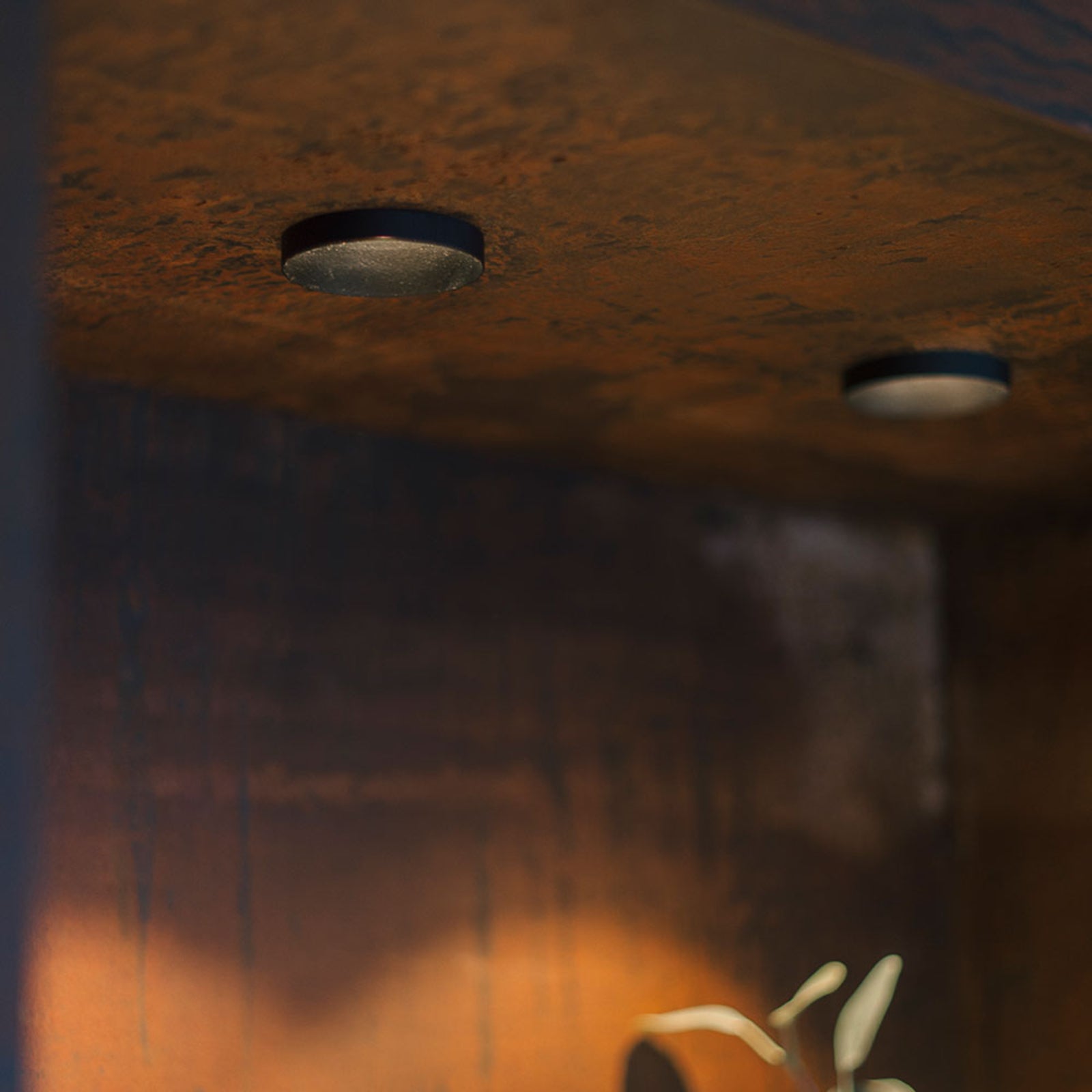 LED innbyggingsspot Owi dimbar IP54 svart Ø7 cm 9W detalj
