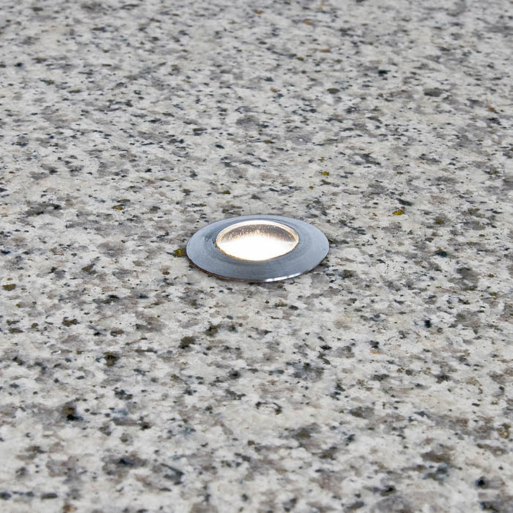 Detalj av LED innbyggingsspot rund rustfritt stål IP68 Ø1,8 cm 12V - EVN