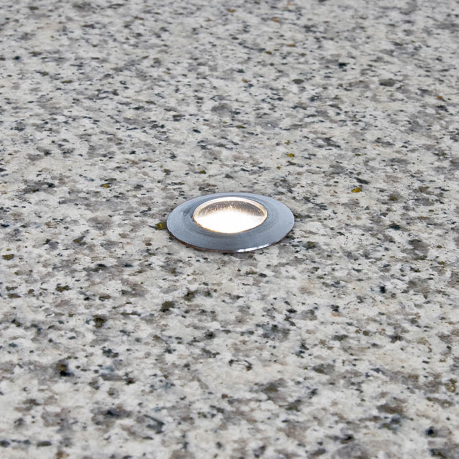 Detalj av LED innbyggingsspot rund rustfritt stål IP68 Ø1,8 cm 12V - EVN