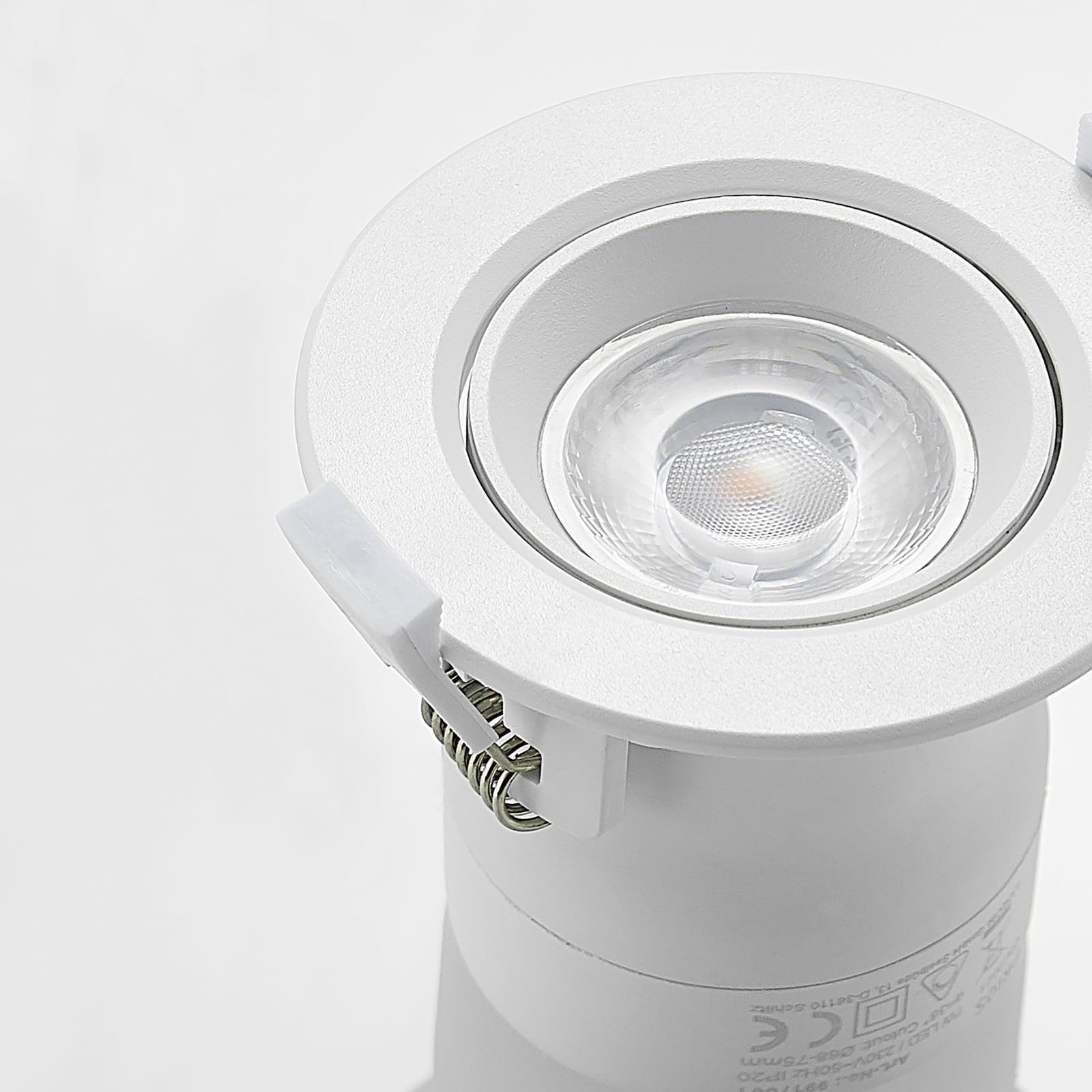 LED innbyggingsspot Shima dimbar hvit 7W 3000K Ø8,5 cm lyseffekt