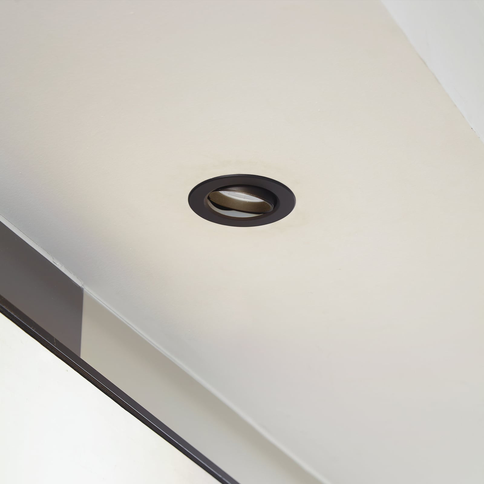 LED innbyggingsspot Shima svart dimbar 7W 3000K bakside