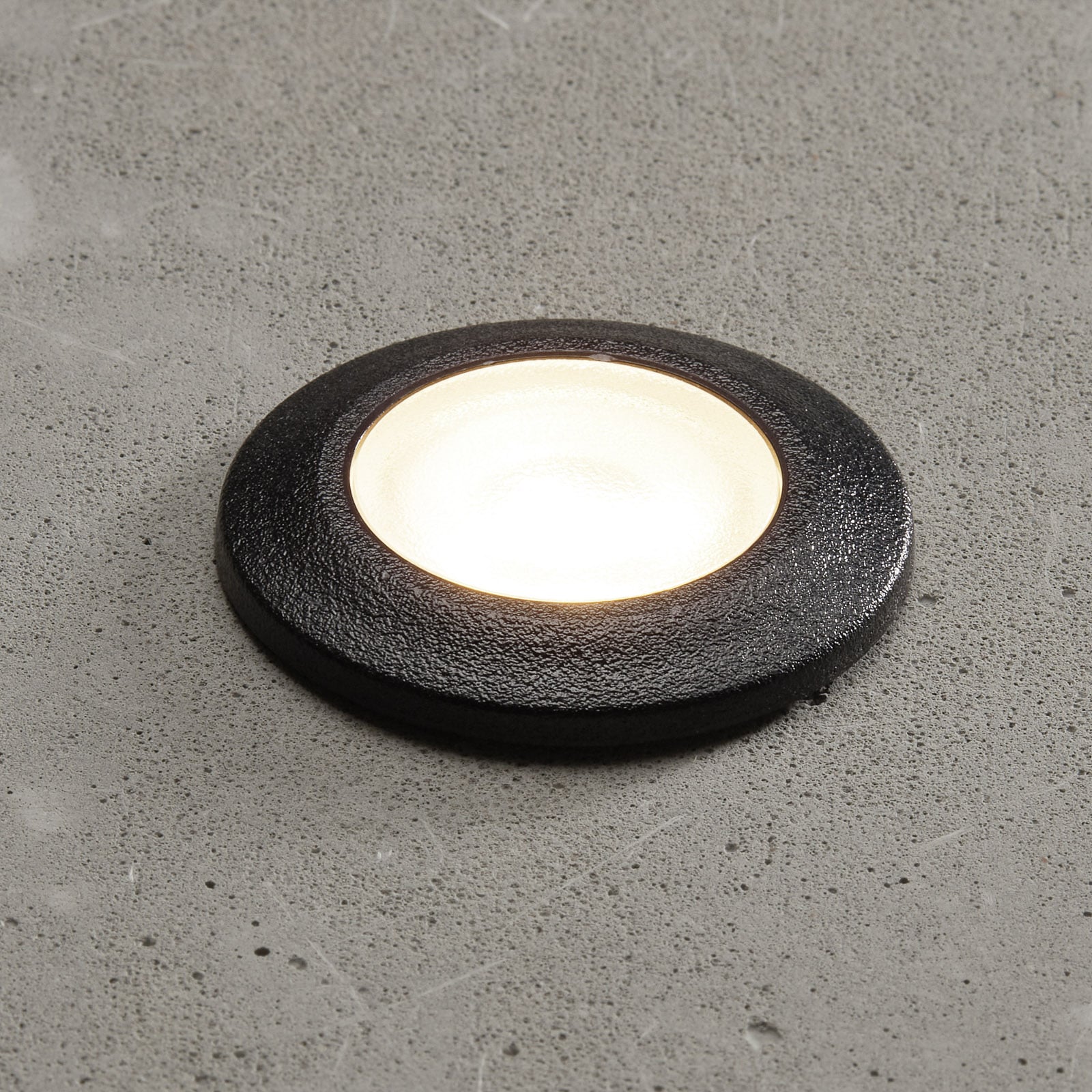 LED innbyggingsspot Teresa rund svart IP67 3000K forfra