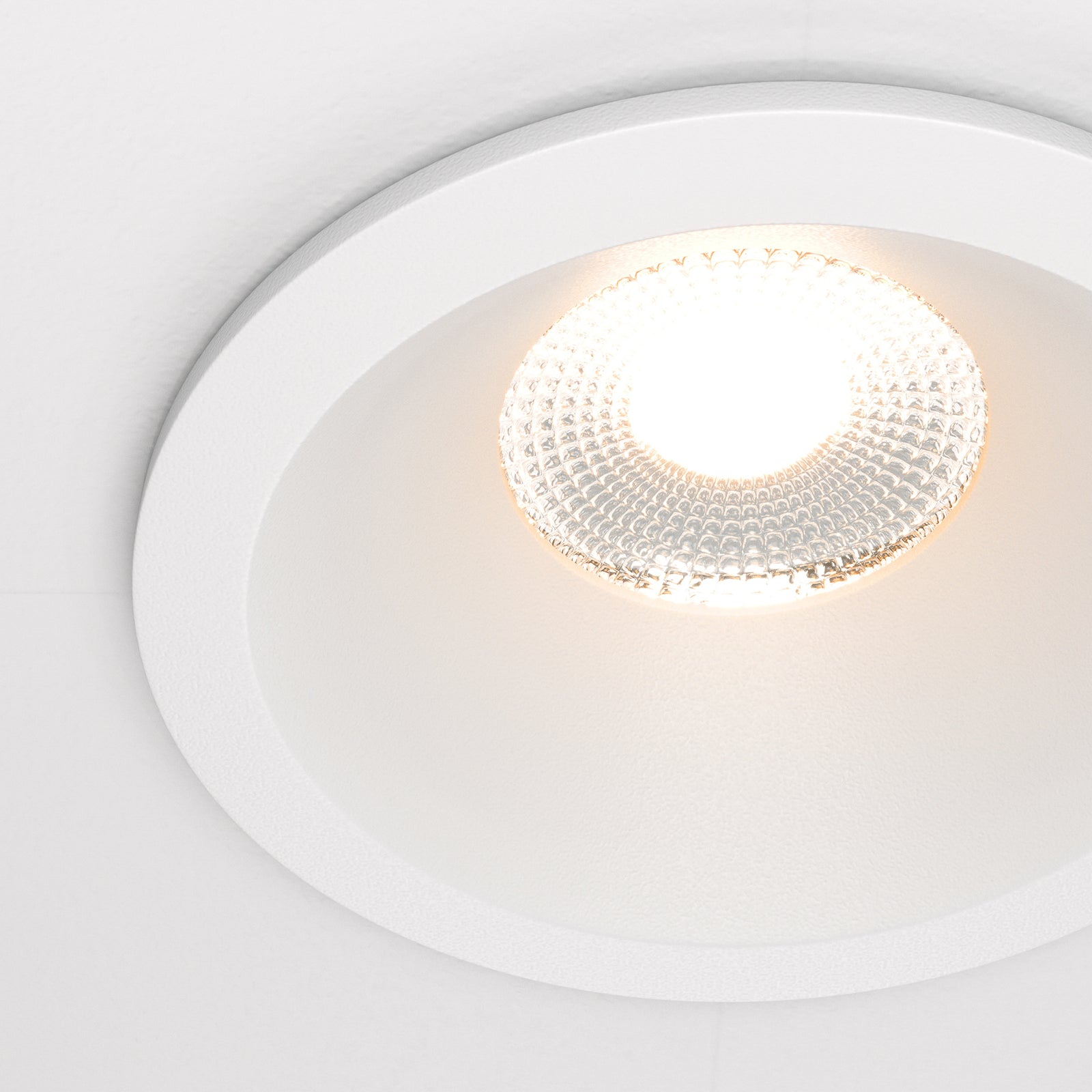 Montert LED innbyggingsspot Zoom rund dimbar 12W IP65 hvit i tak