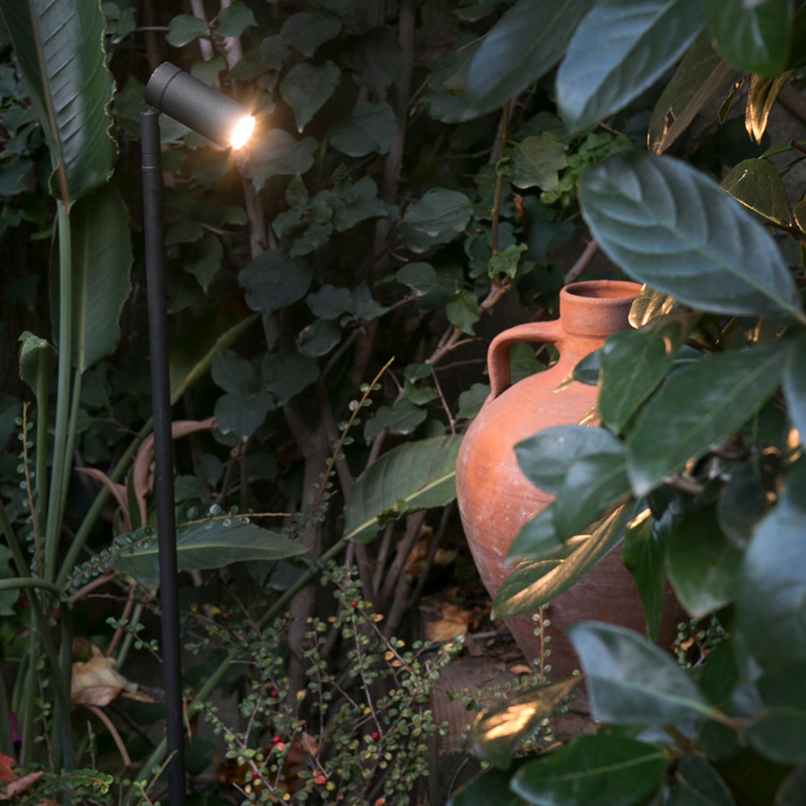 LED jordspydspot Seth-60 svart bakside