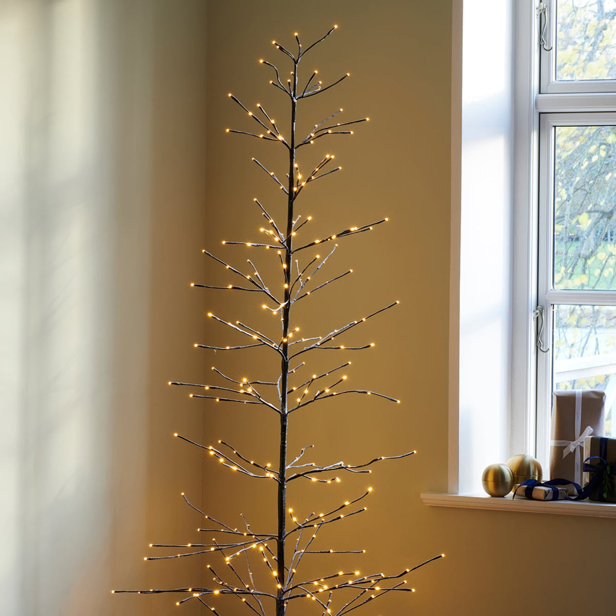 LED-juletre Isaac snødekt 160 cm 228 LED IP44 utendørs bakside