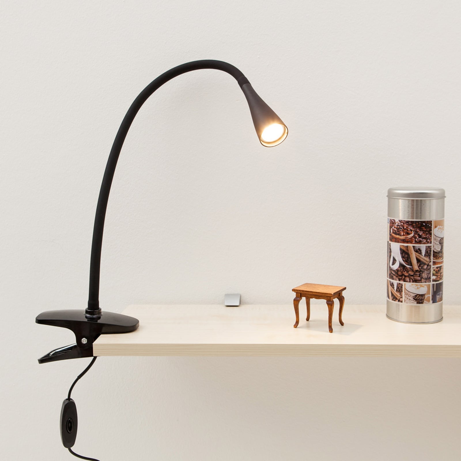 LED klemmelampe Baris svart fleksarm 44 cm nærbilde av klemme