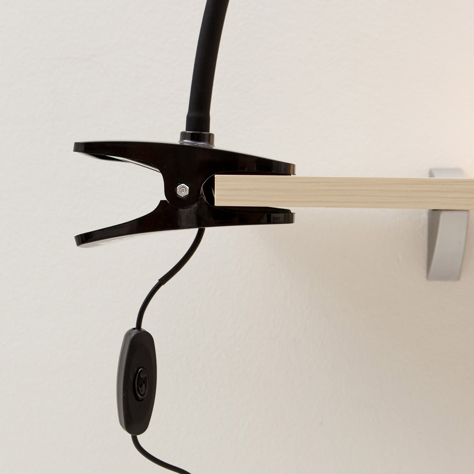 LED klemmelampe Baris svart fleksarm 44 cm lysstråle