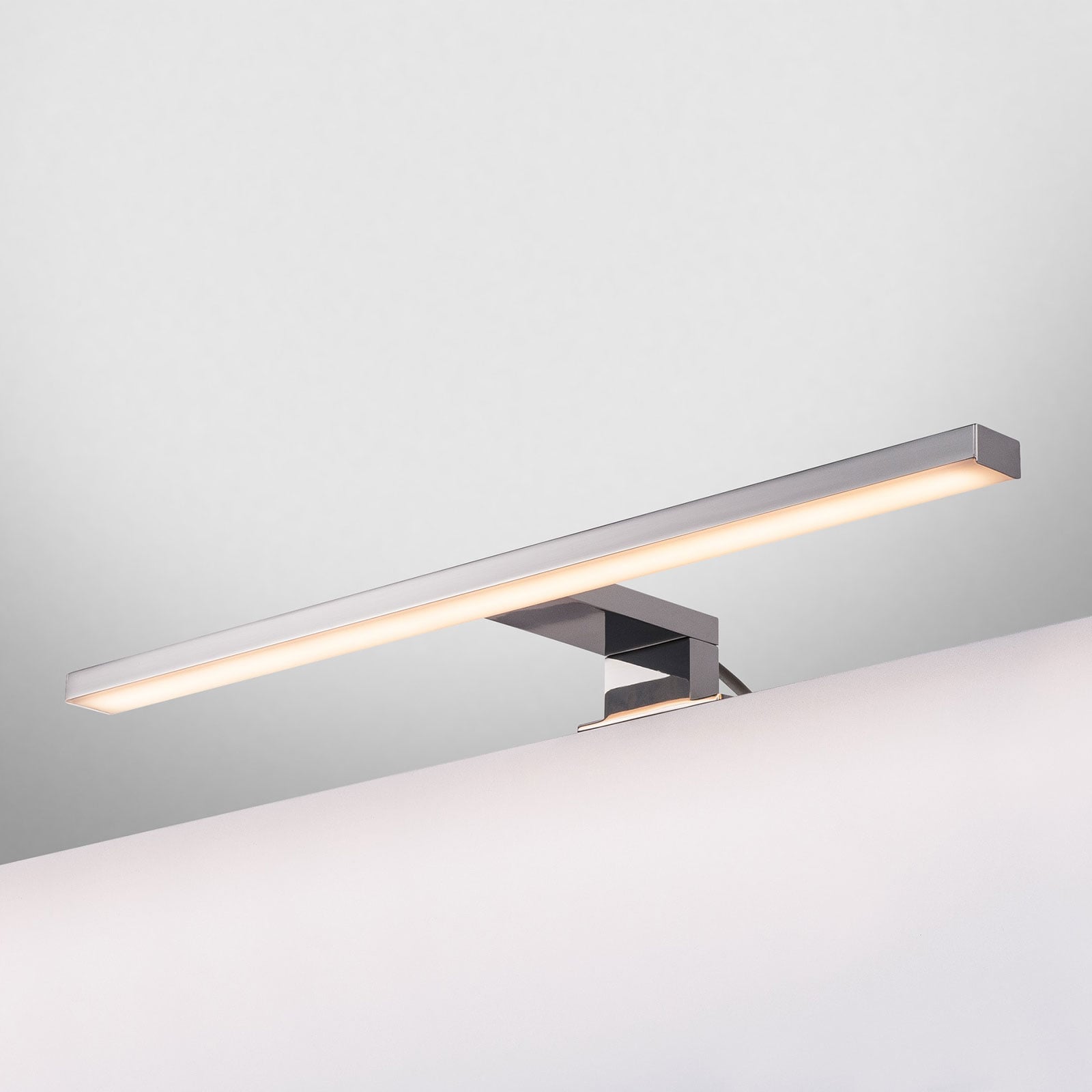 LED klemmelampe Dorisa krom 50 cm montert på speil