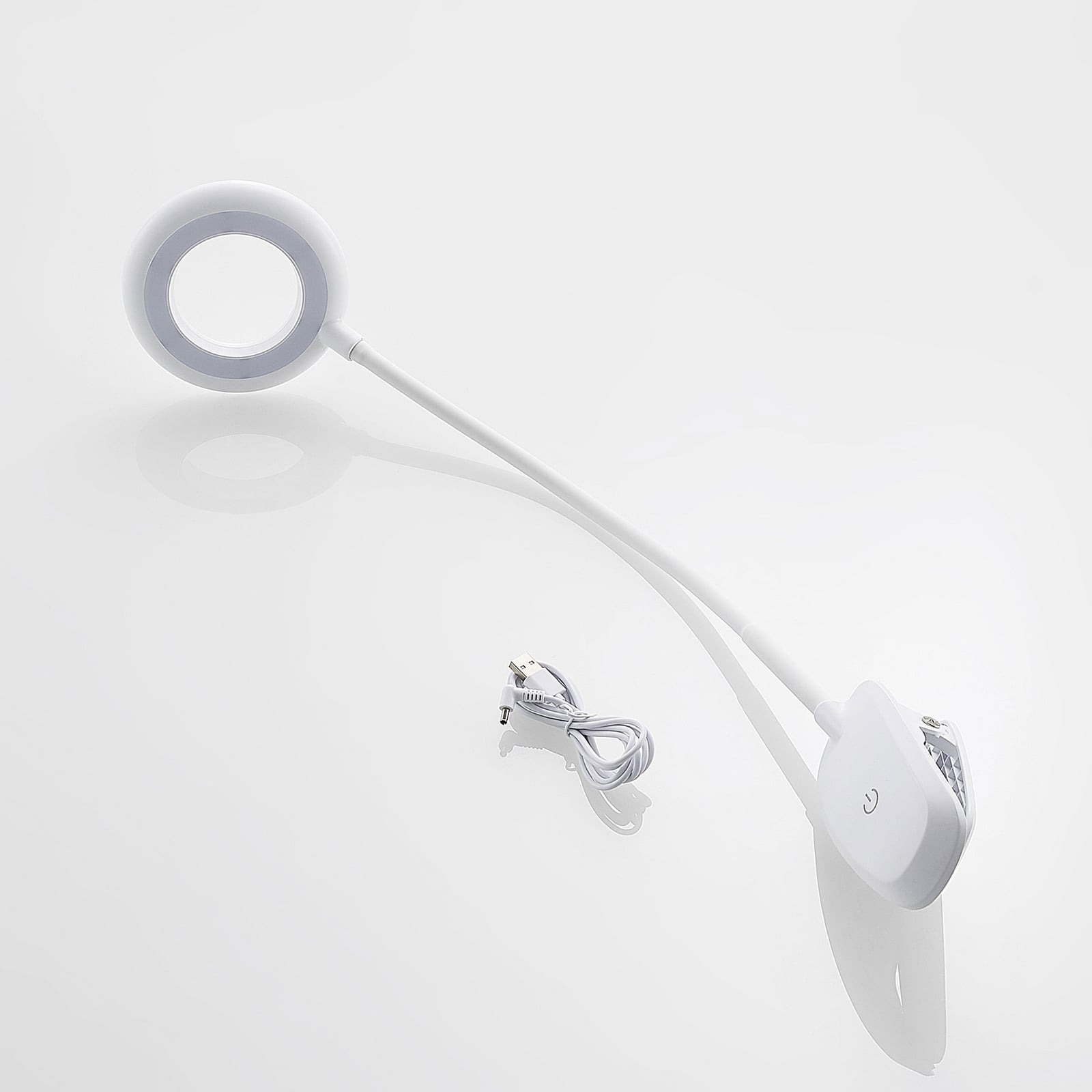 LED klemmelampe Harumi hvit med batteri USB dimbar i bruk ved skrivebord