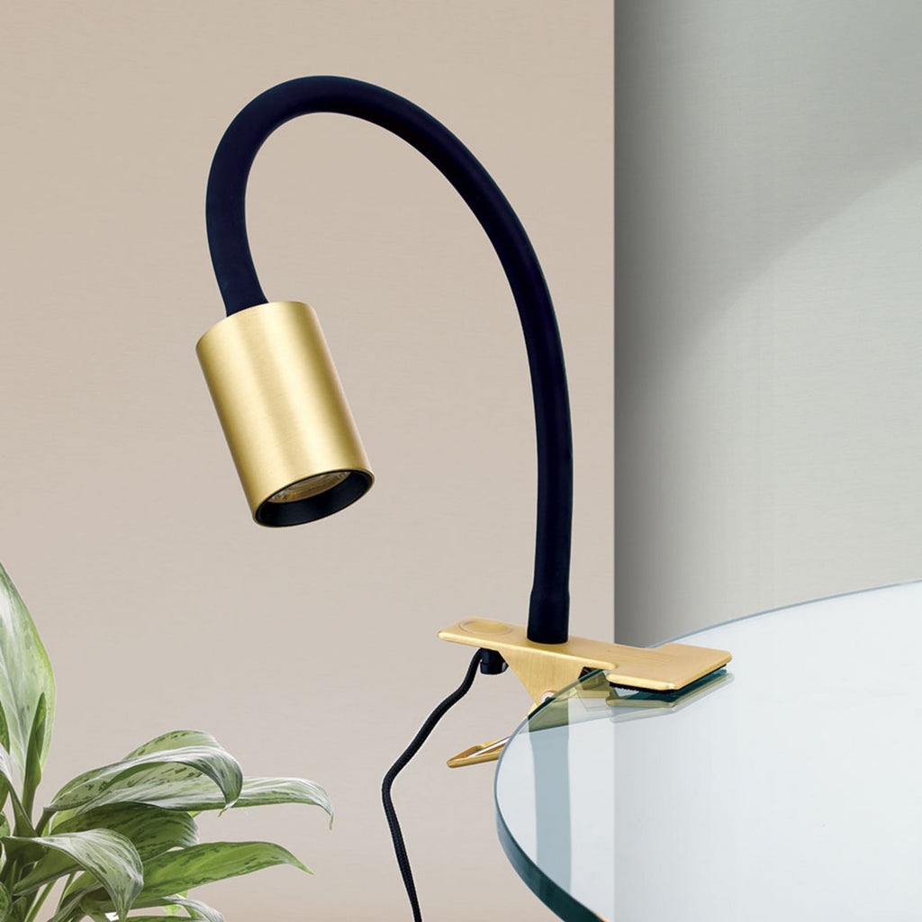 LED klemmelampe Kurt matt messing fleksibel arm detalj av lampehode