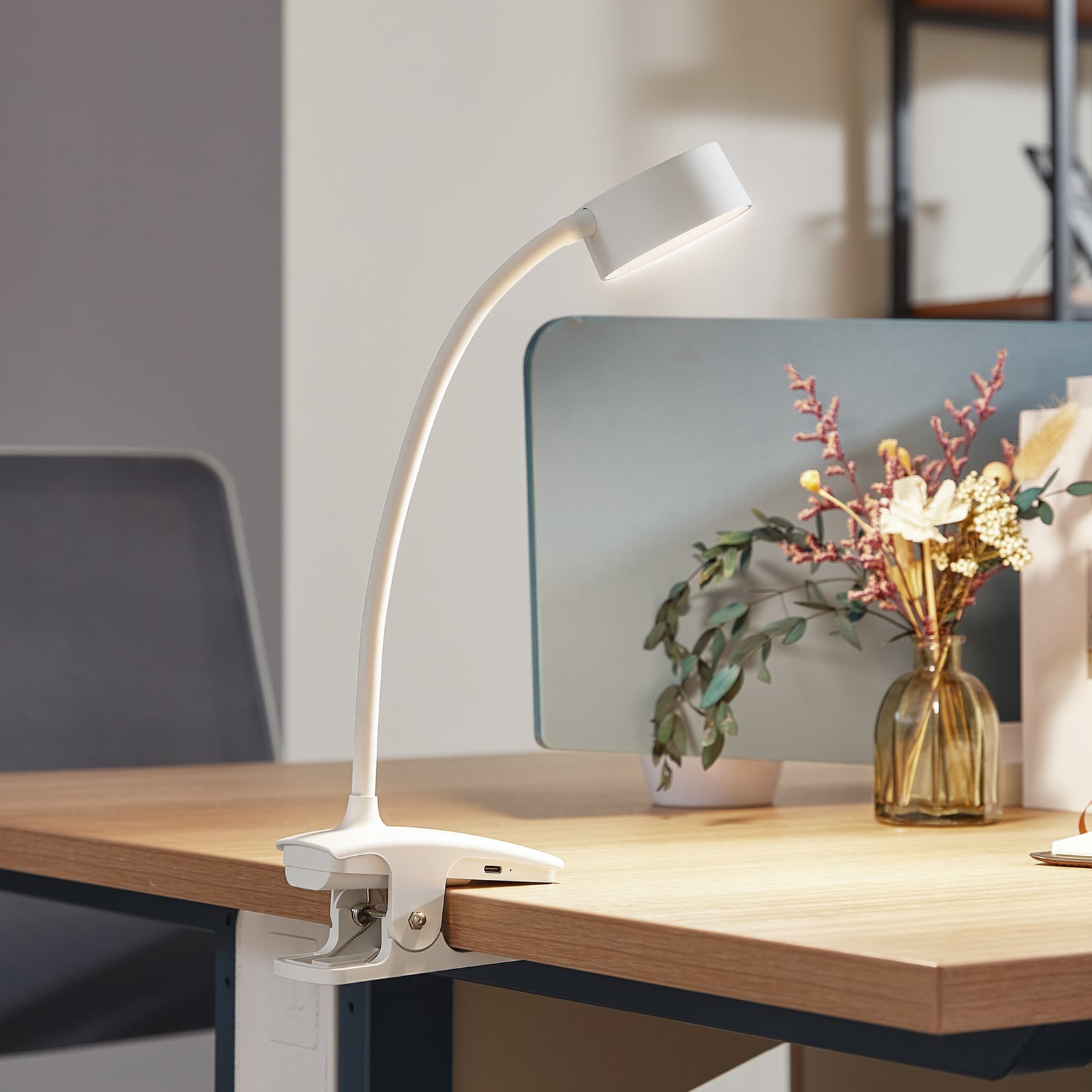 LED klemmelampe Maori med batteri CCT dimbar hvit forfra