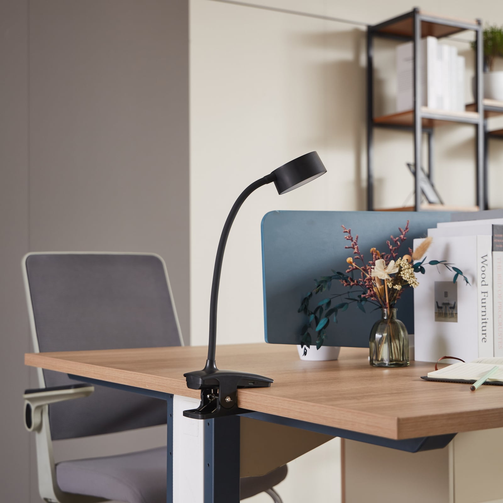 LED klemmelampe Maori oppladbar CCT dimbar svart - Lindby detalj av klemme