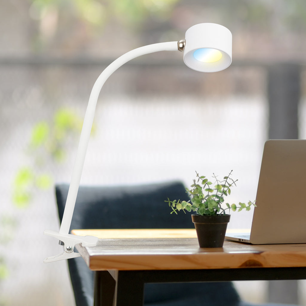 Detalj av touchdimmer på LED klemmelampe Tari dimbar CCT hvit IP44 4,5W Briloner