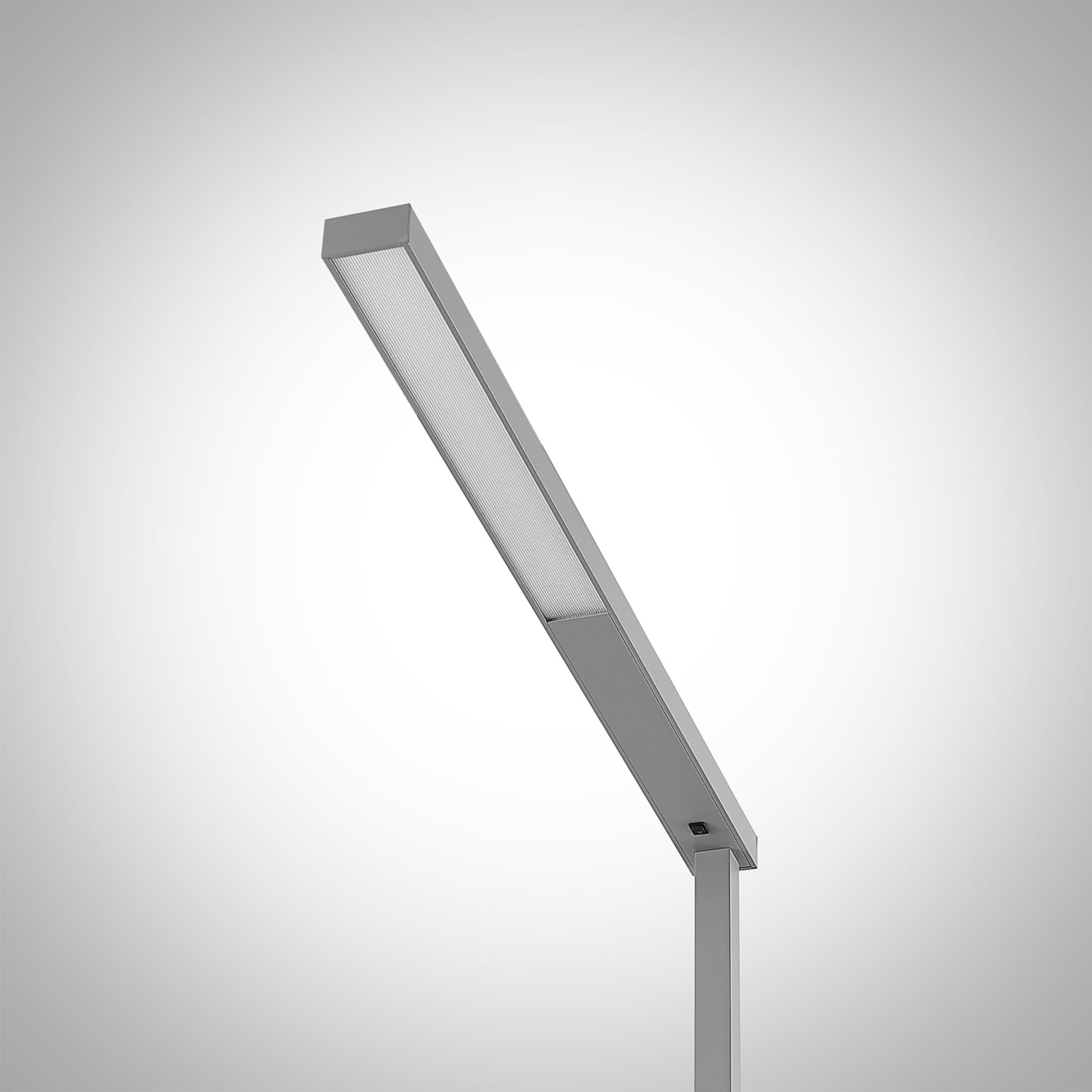 LED kontor-gulvlampe Tamilo sølv metall nærbilde av lampefot