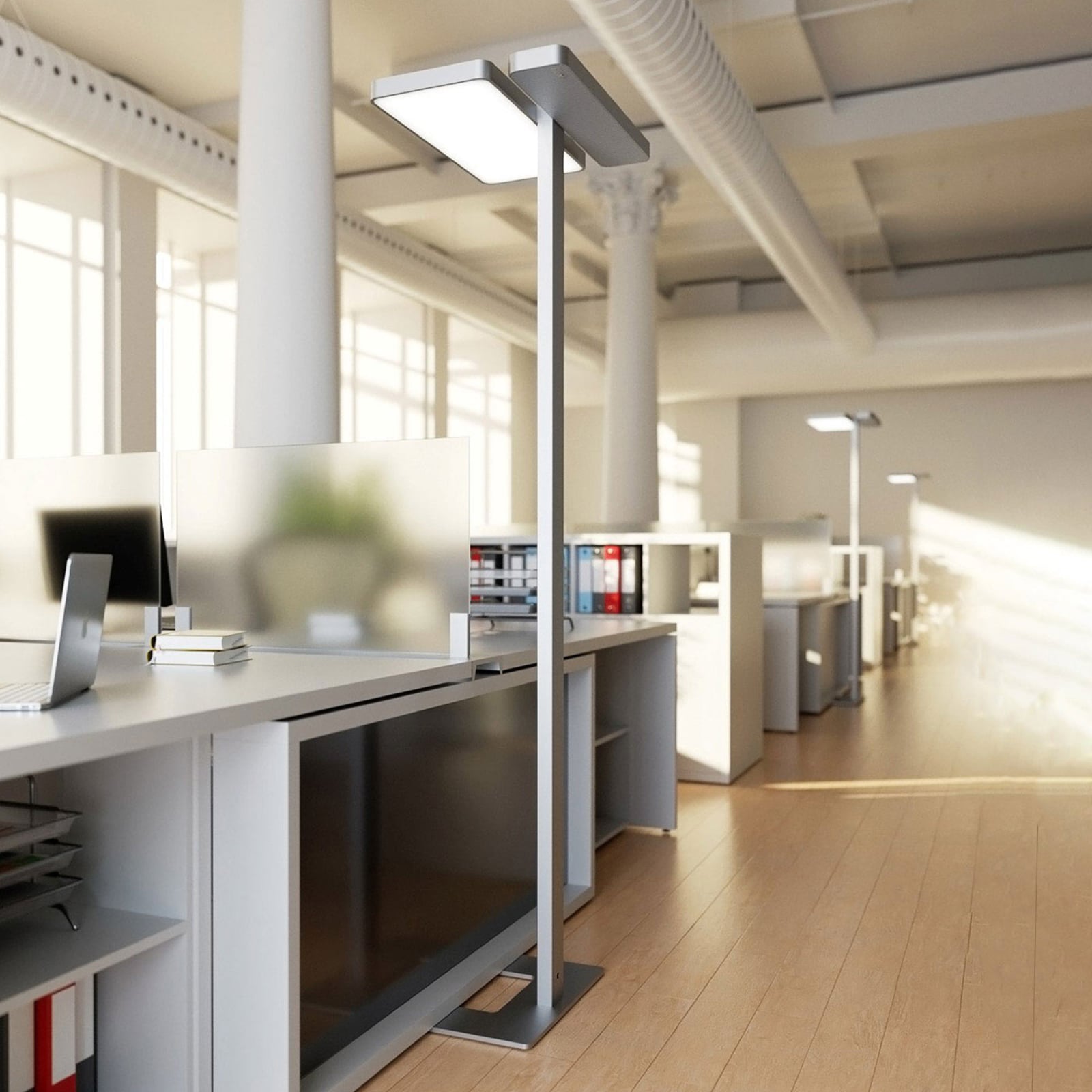LED kontorgulvlampe Aila sølv dimbar CCT med sensor forfra