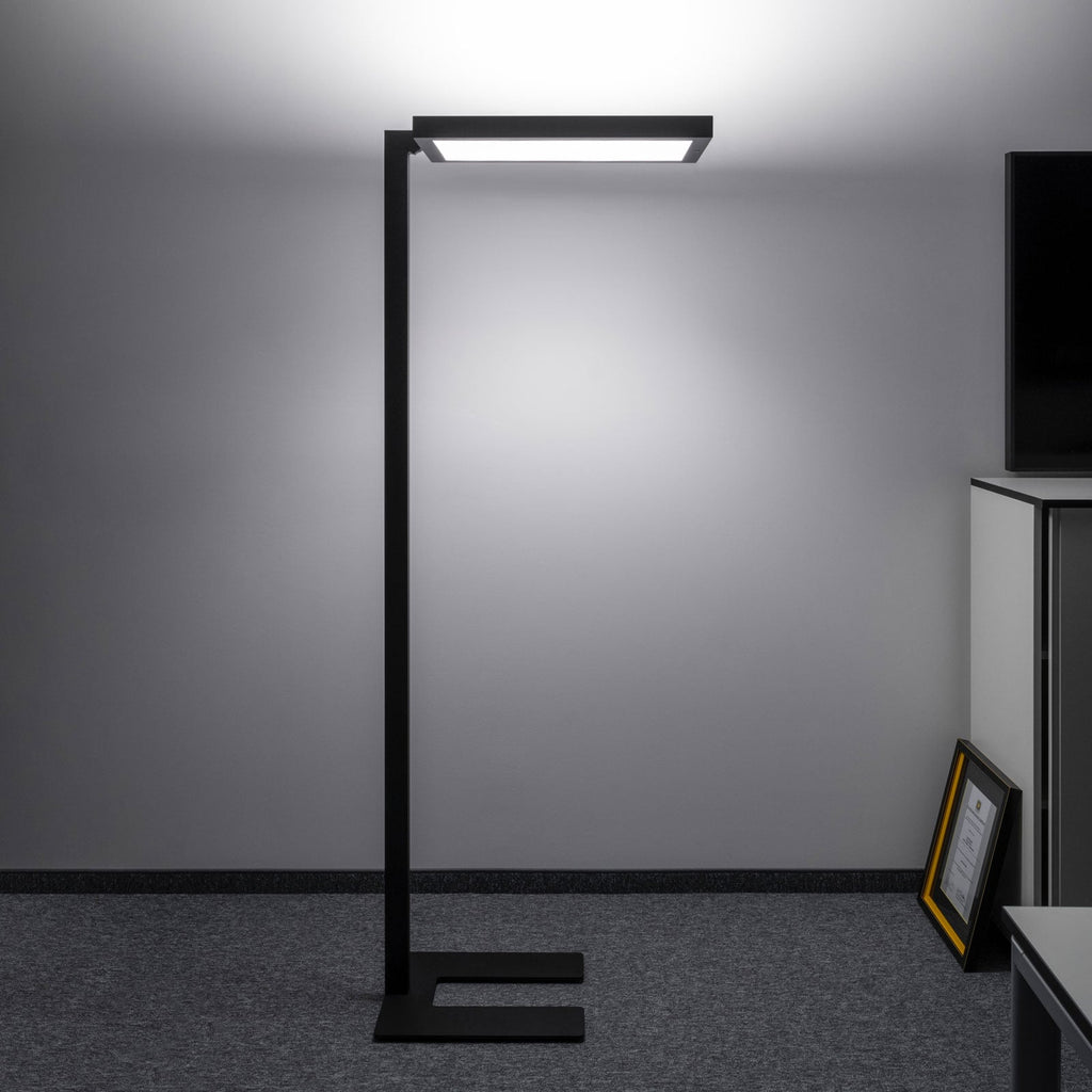 LED kontorgulvlampe Epuria SensControl dimbar svart 118W forfra