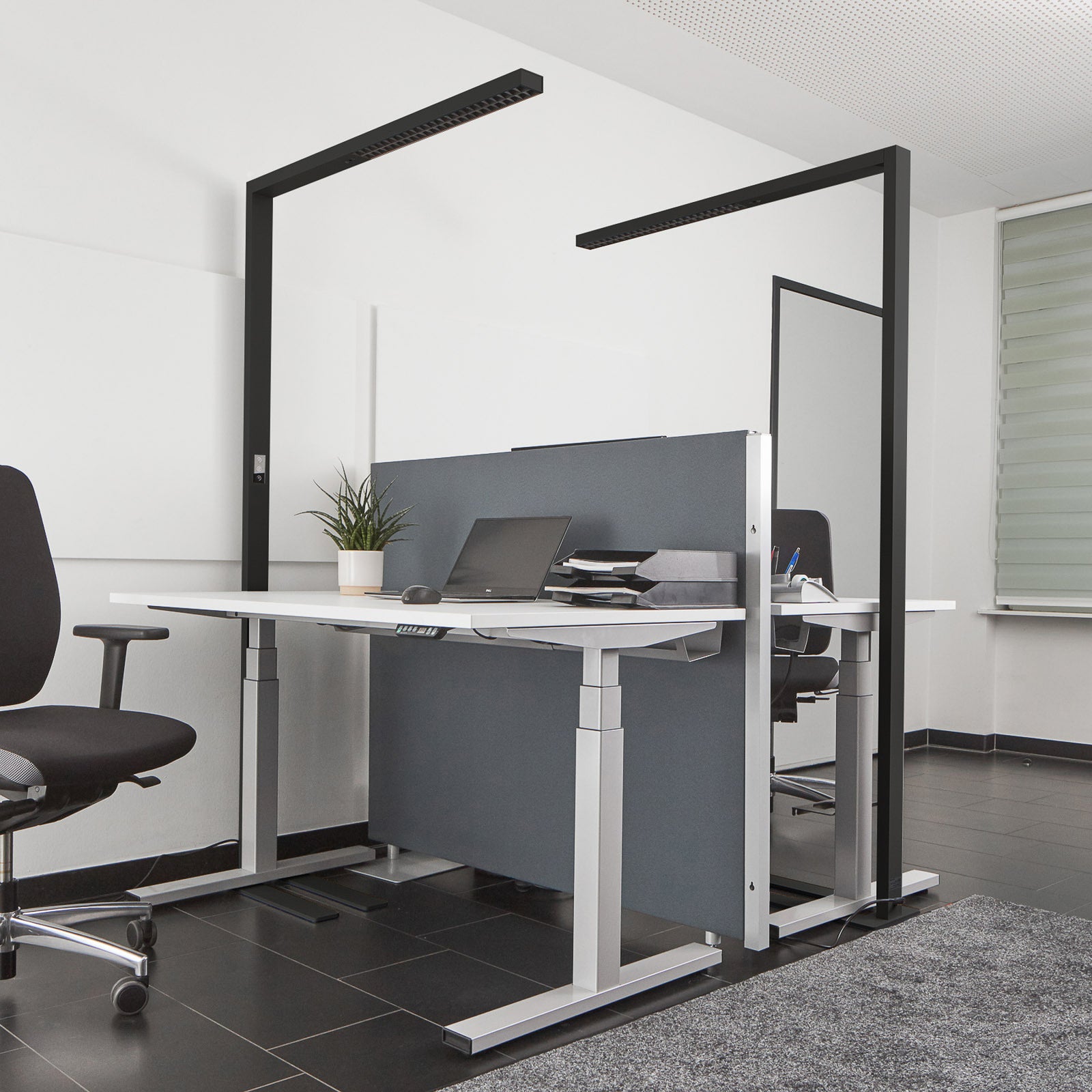 LED kontorgulvlampe Jolinda 2er-sett svart detalj av lampearm