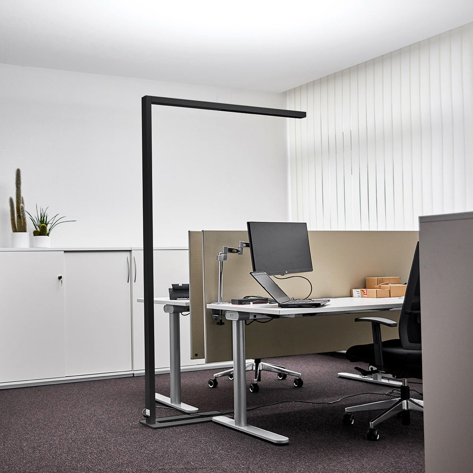 LED kontorgulvlampe Jolinda 2er-sett svart helhetlig visning