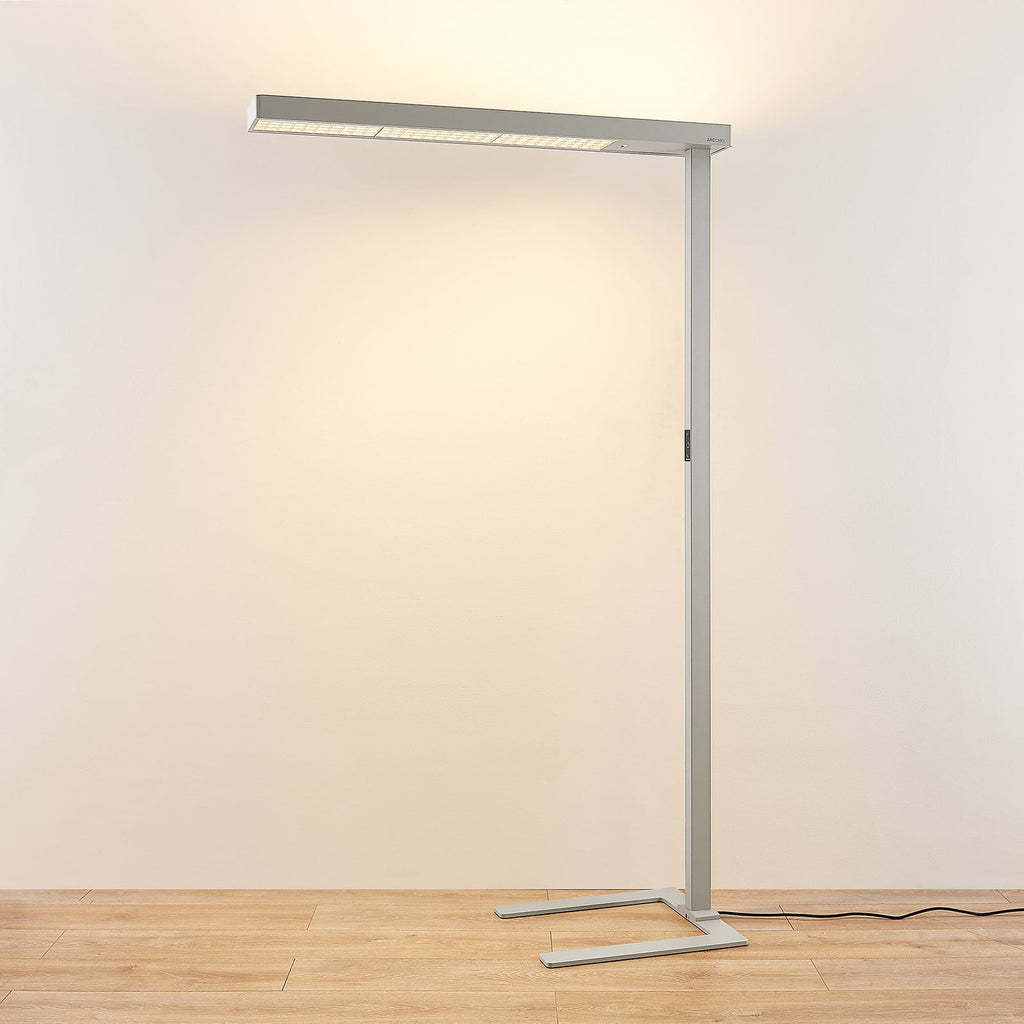 LED kontorgulvlampe Susi dimbar CCT sølv 150W sensor montert i kontor
