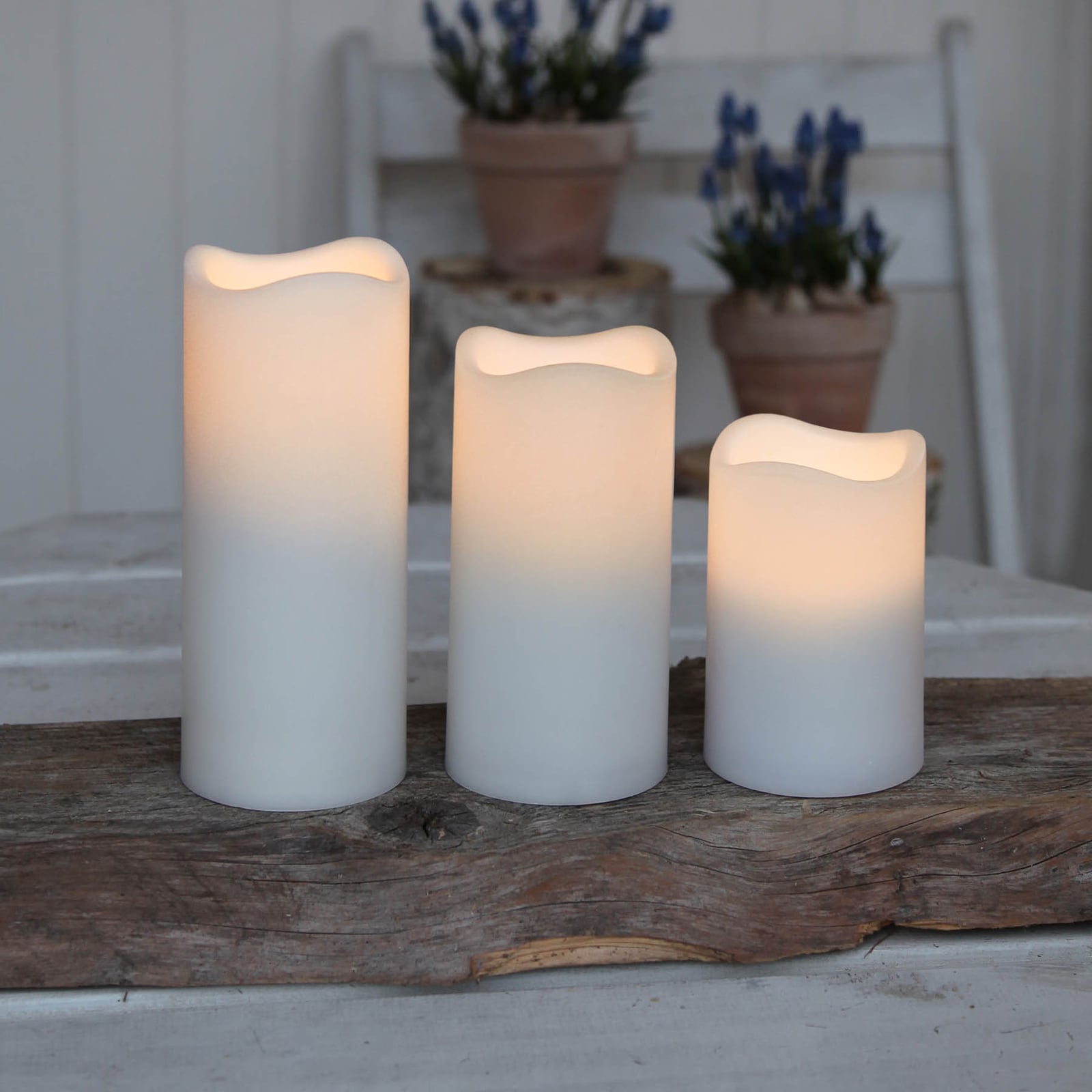 LED-kubbelys 3-pk utendørs hvit plast med fjernkontroll lys i mørke