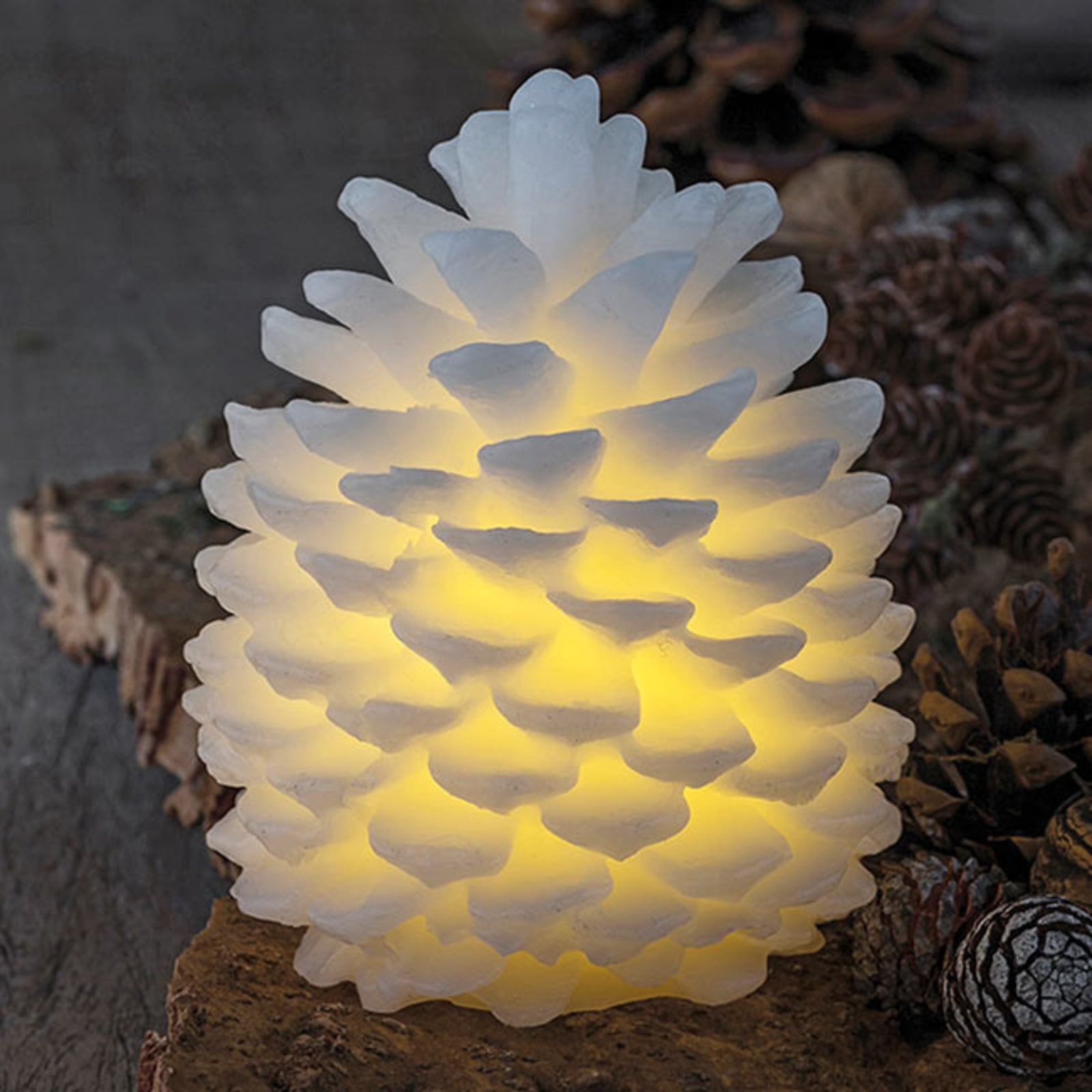 LED-kubbelys Clara kongleform hvit ekte voks Sirius forfra