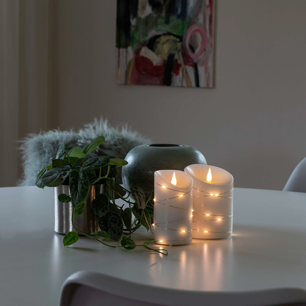 LED-kubbelys ekte voks hvit med timer 14 cm i bruk på bord