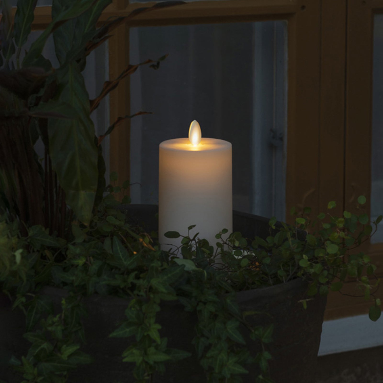LED-kubbelys IP44 kremhvit glatt 18 cm med timer bakside