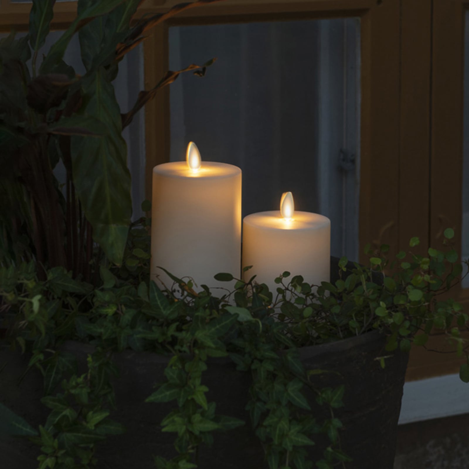 LED-kubbelys IP44 kremhvit glatt 18 cm med timer montert i rom