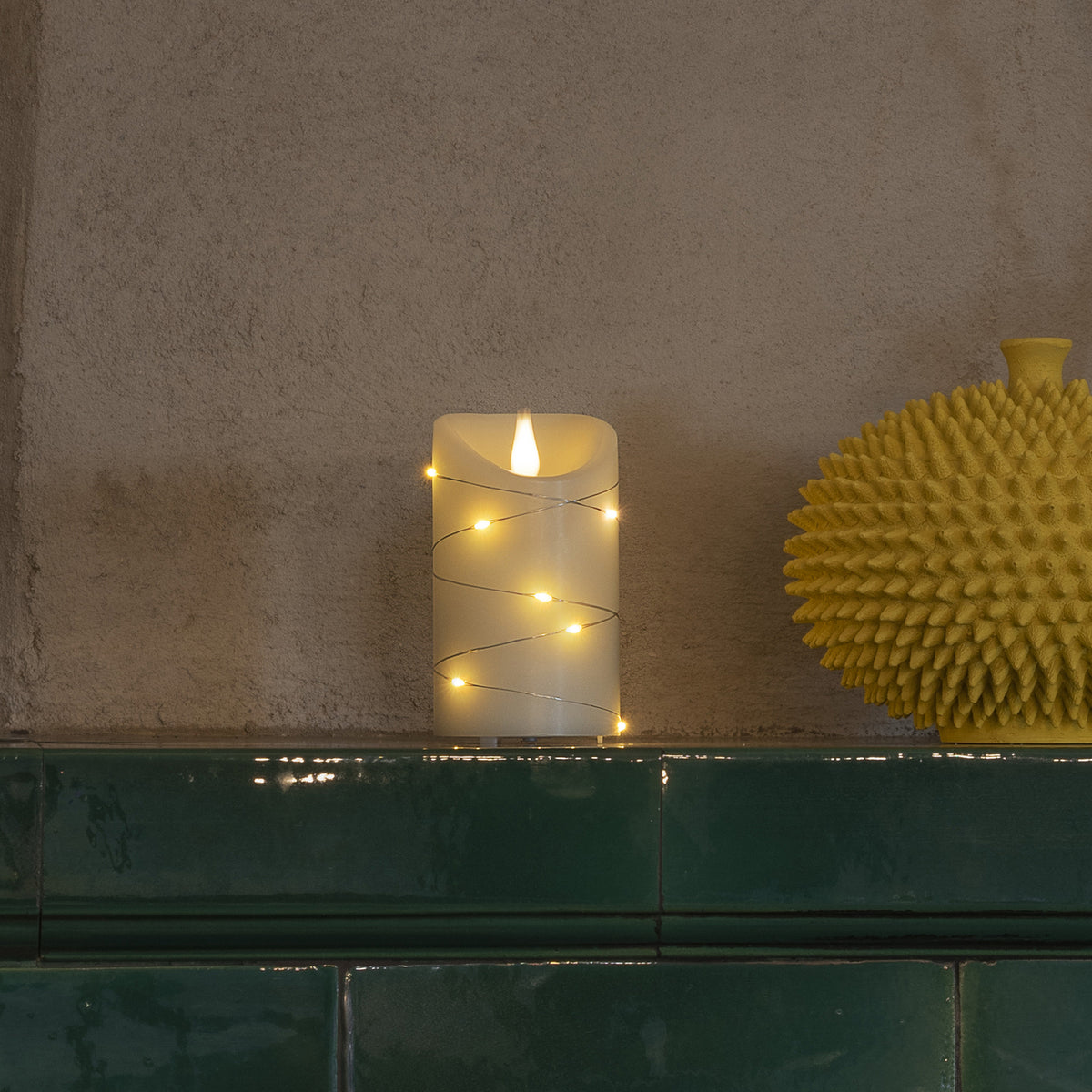 Montert LED-kubbelys ekte voks krem ravfarget lys Ø7,5 cm fra Konstsmide Christmas